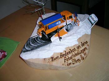 Holzschnitzer Andenken Holz Buch Tischplatte Holzpferd Vollholzkugel (39)